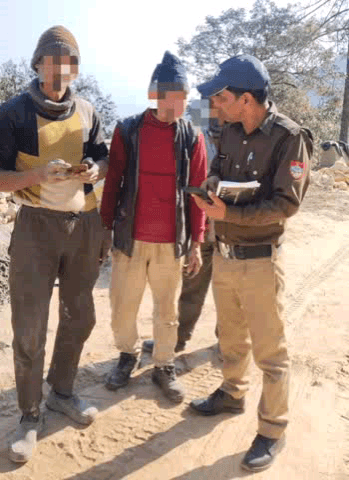 बेरीनाग: पिथौरागढ़ पुलिस कप्तान के सख्त निर्देश, सत्यापन नहीं होने पर कार्रवाई की जाएगी