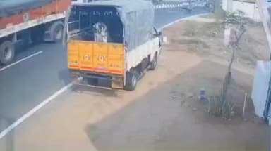 அவிநாசி: அவிநாசி அன்னூர் சாலையில் வாகனங்கள் மோதி விபத்து  - பரபரப்பு சிசிடிவி காட்சிகள் வெளியானது