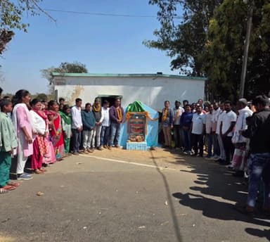 झींकपानी: झींकपानी, हाटगम्हरिया और कुमारडुंगी प्रखंड में विद्यालय चारदीवारी व सड़क निर्माण का शिलान्यास निरल पुरती ने किया