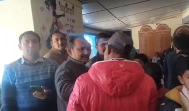 नेरवा: सीबीएसई मान्यता मिलते ही नेरवा स्कूल में छात्रों और अभिभावकों की लंबी कतारें, उठी अतिरिक्त सैक्शन की मांग