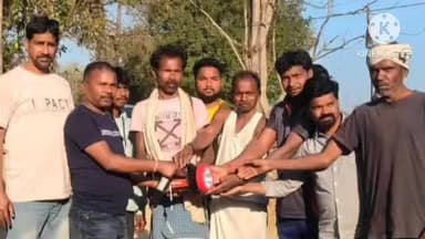 अनगड़ा: अनगड़ा: जयराम महली ने कुचु गांव के हाथी प्रभावित क्षेत्र में किया टॉर्च का वितरण