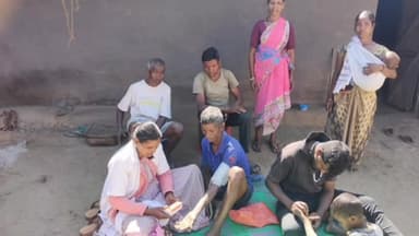 बिशुनपुर: बिशनपुर प्रखंड के सुदर्वती पाट गांव में पहुंची स्वास्थ्य सुविधा, गांव में ही हो रहा इलाज