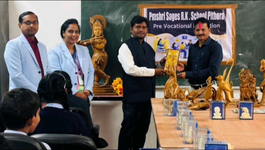 पिथौरा: पीएम श्री विद्यालय सेजेस आर के पिथौरा में प्री-वोकेशनल कार्यशाला: कास्ट कला और साबुन से मूर्ति निर्माण का प्रशिक्षण