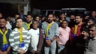 વાલિયા: તાલુકાના પઠાર જિલ્લા પંચાયતમાં સમાવીષ્ઠ શિર અને દોલતપુર બેઠક પર ડોર ટુ ડોર અભિયાન હાથ ધરાયું