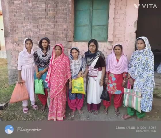 मनसाही :-  सुखा राशन का वितरण।