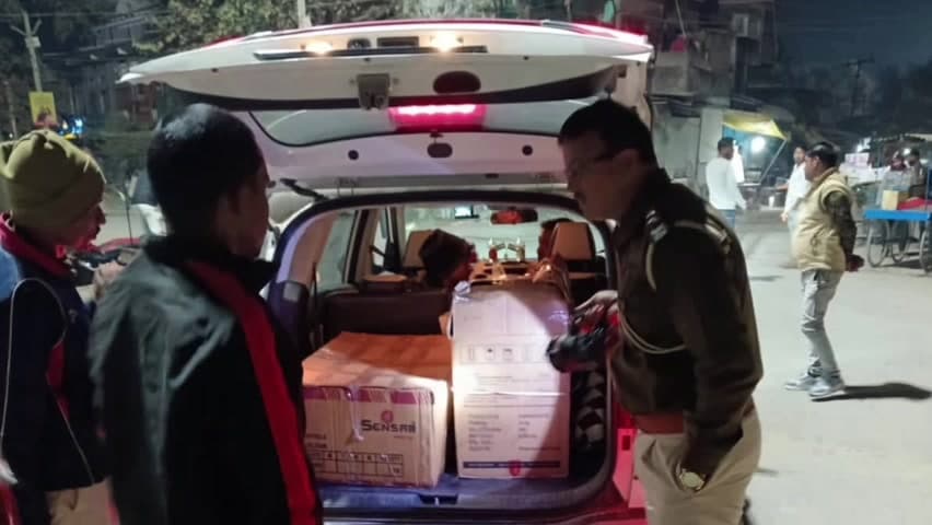 इटाढ़ी: विशेष अभियान में 11 अभियुक्त गिरफ्तार, वाहन जांच में ₹1.80 लाख का जुर्माना वसूला गया