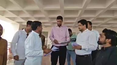मल्हारगढ़: सेमलिया काजी में कब्रिस्तान के बीच रास्ता बनाने के मामले को लेकर सुशासन भवन पहुंचे मुस्लिम समाज के लोग