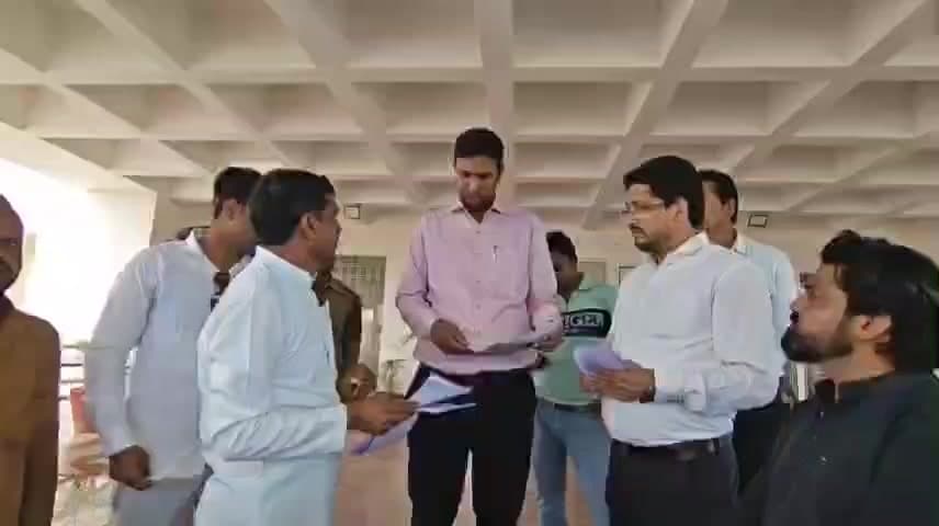 मल्हारगढ़: सेमलिया काजी में कब्रिस्तान के बीच रास्ता बनाने के मामले को लेकर सुशासन भवन पहुंचे मुस्लिम समाज के लोग