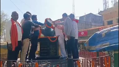 धुरकी: जननायक कर्पूरी ठाकुर की जयंती पर उमड़ा जनसैलाब, प्रतिमा पर किया माल्यार्पण