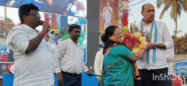 উলুবেড়িয়া ১: মুখ্যমন্ত্ৰী মমতা বন্দোপাধ্যায়ের অনুপ্ৰেরনায় উলুবেড়িয়া পৌরসভার উদ্যোগে পথশ্ৰী ও রাস্তাশ্ৰী প্ৰকল্পের শুভ উদ্বোধন