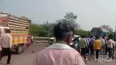 येवला: कोपरगाव रोडवर टोल नाक्याजवळ मालवाहतूक टेम्पो आणि जीपचा अपघात दोन जन जखमी