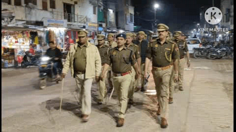 महरौनी: बोर्ड परीक्षा को ध्यान में रखते हुए सीओ महरौनी ने पुलिस बल के साथ परीक्षा केंद्रों एवं संवेदनशील जगहों का किया निरीक्षण