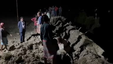 গোসাবা: গোমর নদী বাঁধে ধস নামল গোসাবার পাখিরালয় গ্রামে মঙ্গলবার বিকালে , আতঙ্কিত এলাকার মানুষজন