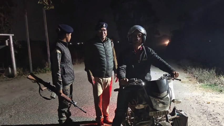 इटाढ़ी: विशेष अभियान में 18 अभियुक्त गिरफ्तार, वाहन जांच में ₹1.70 लाख का जुर्माना वसूला गया