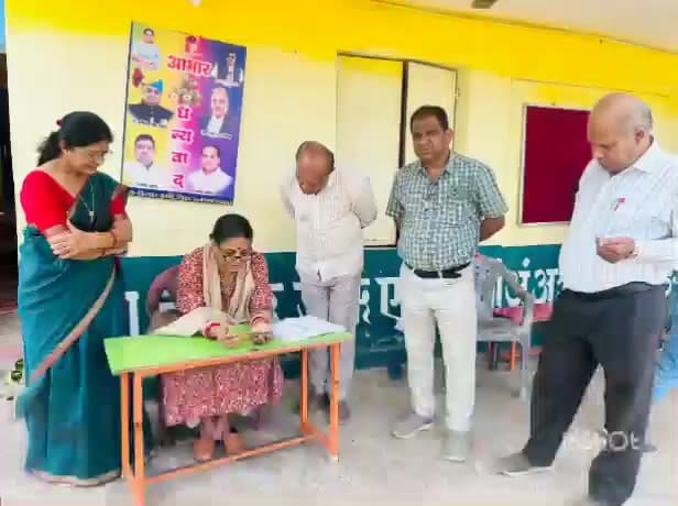 पेटलावद: झकनावदा: सहायक आयुक्त ने उत्कृष्ट बालक प्राथमिक विद्यालय का किया औचक निरीक्षण