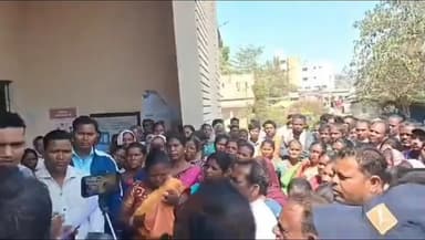 गोइलकेरा: सुरबुड़ा पंचायत: तीन महीने से राशन नहीं मिलने पर ग्रामीणों ने प्रखंड कार्यालय में जताई नाराज़गी