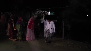 बागली: बागली-बेहरी मार्ग पर अस्पताल से 1 किमी दूर प्रसूता की डिलीवरी, 1 घंटे बाद भी एंबुलेंस नहीं पहुंची