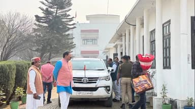 डुमरियागंज: पूर्व विधायक राघवेंद्र सिंह ने BJP के प्रदेश अध्यक्ष पंकज चौधरी से महाराजगंज स्थित आवास पर भेंट कर बधाई दी