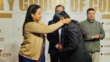 डुमरियागंज: भानपुर रानी की आकांक्षा ने एलएलबी प्रथम वर्ष की परीक्षा में किया टॉप, गांव में खुशी का माहौल