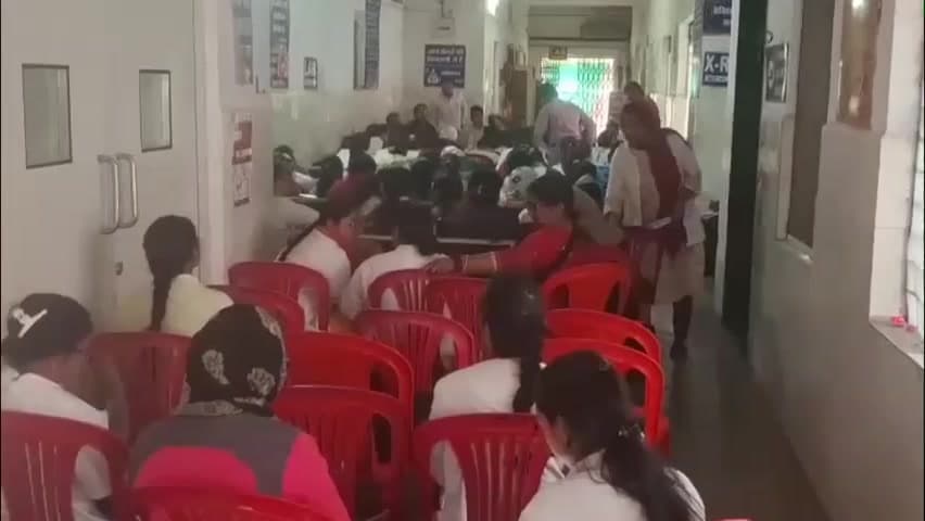 बड़वारा: बड़वारा सामुदायिक स्वास्थ्य केंद्र में एएनएम आशा कार्यकर्ताओं की बीएमडब्ल्यू बैठक हुई, आवश्यक निर्देश दिए गए