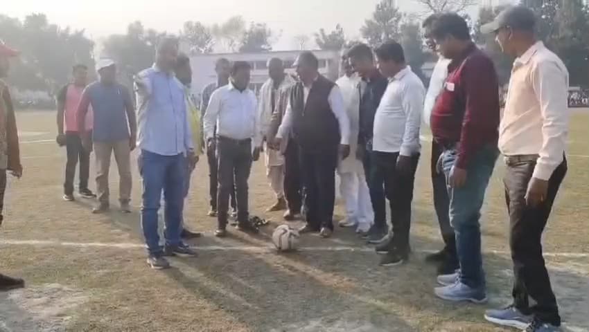 नौतन: जनता हाई स्कूल तेलुआ में बक्सर की टीम ने झारखंड को पेनल्टी शूटआउट में हराया