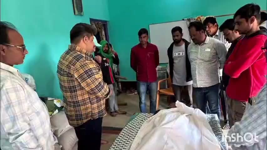 सारठ: कचुआबांक: JMM नेता की मौत पर MLA चुन्ना सिंह ने परिजनों को बंधाया ढाढस, MLA पुत्र जनाजे में हुए शामिल