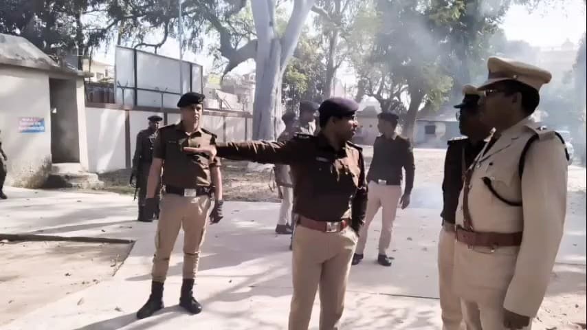 मैनाटांड़: बेतिया के मैनाटाड़ में एसपी ने किया पुलिस सर्किल ऑफिस का निरीक्षण