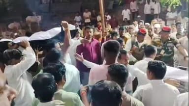 चाळीसगाव: नाशिक रेल्वे स्टेशनवरील जवान विनोद गोरे मृत्यू प्रकरणाची निष्पक्ष चौकशी करा; माजी सैनिकांचा उपोषणाचा इशारा