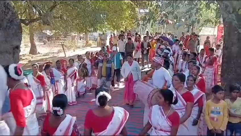 चैनपुर: दत्तरा में तीस एकड़ सामुदायिक वनपट्टा मिलने पर जश्न, ग्रामीणों ने जल-जंगल-जमीन बचाने की शपथ ली