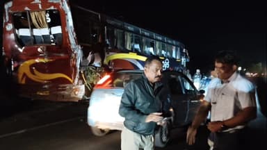 चौरई: उमरिया इसरा के पास तेज रफ्तार ट्रक ने केंद्रीय विद्यालय की बस को टक्कर मारी