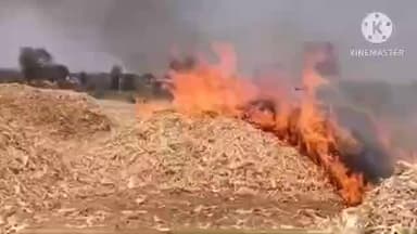 హిందూపూర్‌: చిలమత్తూరు మండలం వీరాపురం గ్రామంలో మొక్కజొన్న మిషన్ ఆడిస్తుండగా చెలరేగిన మంటలు, మంటలు అర్పిన ఫైర్ సిబ్బంది