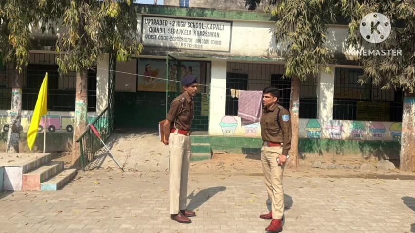 चांडिल: कपाली नगर परिषद चुनाव के मद्देनज़र पुलिस अधीक्षक ने मतदान केंद्रों और चेक नाकों का किया निरीक्षण