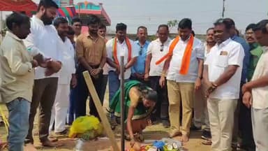 కాగజ్​నగర్: ఇస్గాంలో మహిళ సమాఖ్య భవనానికి శంకుస్థాపన చేసిన ఎమ్మెల్యే పాల్వాయి హరీష్ బాబు