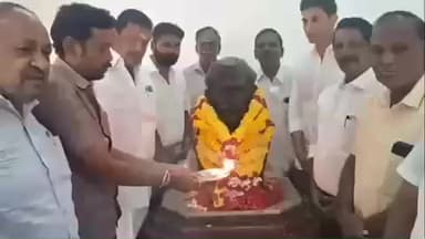 ஈரோடு: காலிங்கராயன் ஓய்வு விடுதி வளாகத்தில் சோசலிச தந்தை ஆச்சாரியா நரேந்திர தேவாவின் 70 ஆவது நினைவு நாள் காங்கிரஸ் சார்பில் அனுசரிக்கப்பட்டது