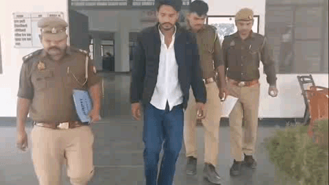 सिराथू: पैसों के मामले में युवक पर बम और गोली से हमला करने वाले 25,000 के इनामिया को कोखराज इलाके से पुलिस ने किया गिरफ्तार