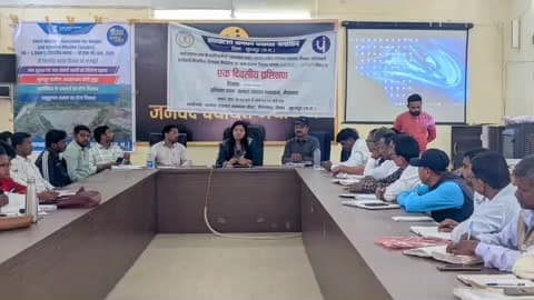 भैयाथान: सूरजपुर एवं भैयाथान में पीएम आवास योजना की पंचायतवार समीक्षा, अपूर्ण मकानों को जल्द पूरा करने के मिले निर्देश