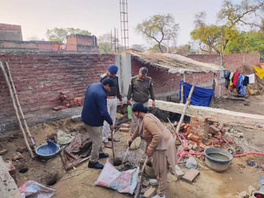पुरवा: खानपुर, मवई में आबकारी विभाग ने छापेमारी कर पकड़ी अवैध शराब