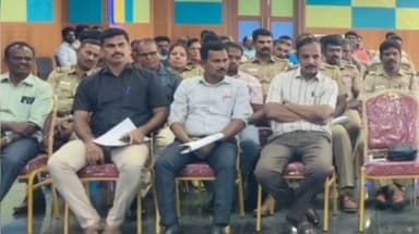 திருப்பூர் தெற்கு: குமரன் சாலையில் உள்ள டவுன்ஹால் அரங்கில் தேர்தல் பணியில் ஈடுபடக்கூடிய மண்டல அலுவலர்களுக்கான பயிற்சி வகுப்பு இன்று நடைபெற்றது