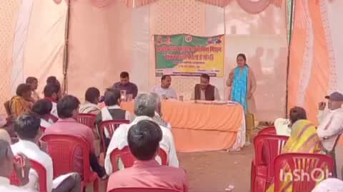 मड़ावरा: इकौना गाँव में कृषि विभाग के कर्मियों ने आयोजित की कृषि गोष्ठी