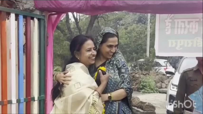 मेहगांव: जिला पंचायत अध्यक्ष कामना भदोरिया ने हीरापुरा के शासकीय विद्यालय में वार्षिक उत्सव में पुरस्कार वितरित किए
