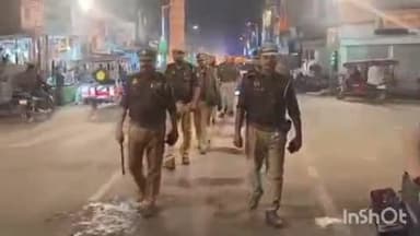 नानपारा: नानपारा पुलिस ने होली और रमजान पर्व के दृष्टिगत कस्बे में किया फ्लैग मार्च