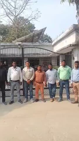 जोगापट्टी: योगापट्टी में आवास सहायकों का फूटा आक्रोश, आठ माह से वेतन बकाया