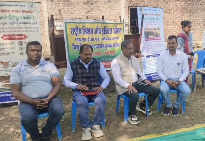 पचोर: रोशिया गांव में कृषि विभाग ने नरवाई नहीं जलाने और किसानों को जागरूक करने के लिए कार्यशाला आयोजित की
