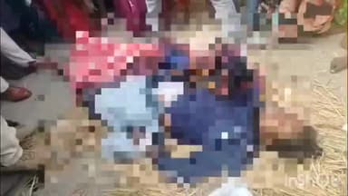 रोह: रोह प्रखंड के बंशीचक मनुआचक मोड़ के निकट अचानक गाड़ी का चक्का खुल जाने से एक युवक की दुर्घटना में मौत