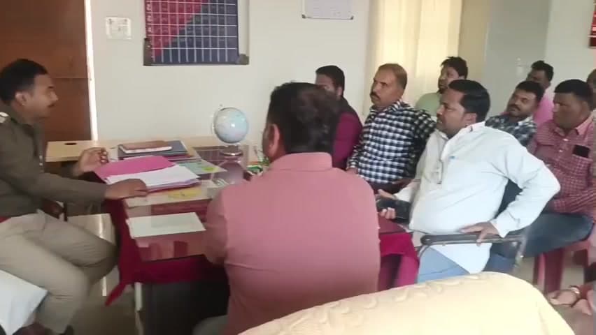 टाटीझरिया: टाटीझरिया थाना में शांति समिति की बैठक, हुड़दंगियों पर रहेगी पैनी नजर, शांतिपूर्ण पर्व मनाने की अपील