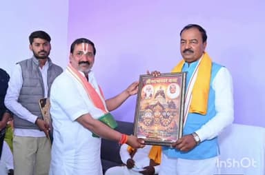 भीटी: कटेहरी में भीड़ और मंच के साथ बीजेपी नेता ने भागवत कथा में दो डिप्टी सीएम के साथ दिखाई राजनीतिक ताकत