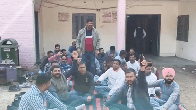 रादौर: एचएसईबी वर्कर यूनियन ने प्रबंधन की नीतियों के खिलाफ दो घंटे प्रदर्शन कर जताया रोष