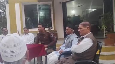 सतवास: आगामी त्योहारों को लेकर सतवास पुलिस थाने में शांति समिति की बैठक आयोजित हुई