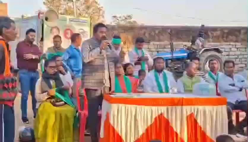 खूंटी: खूंटी नगर पंचायत अध्यक्ष पद के लिए झामुमो समर्पित प्रत्याशी सोनम बागे के समर्थन में जनसंपर्क अभियान तेज़