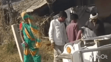 त्योंथर: बारा खुर्द में सीमेंट शीट से लदा ई-रिक्शा पलटा, चालक बाल-बाल बचा, सुहागी थाना क्षेत्र की घटना